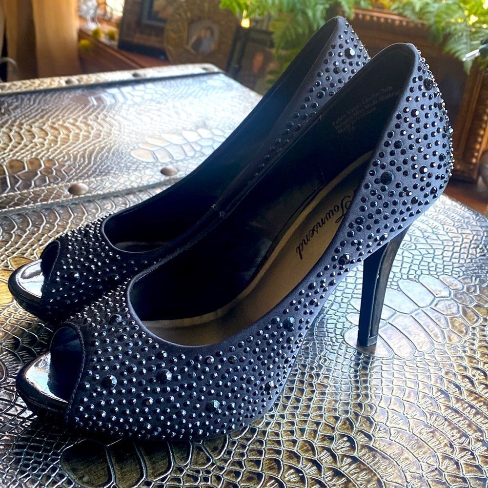 Lulu Townsend Black Jeweled High Heeled Pumps 7.5